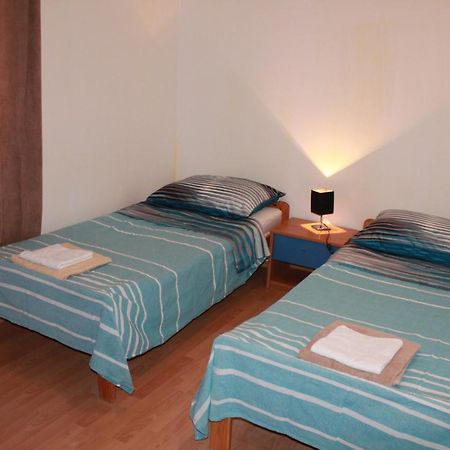 Apartments Ana Пула Екстериор снимка