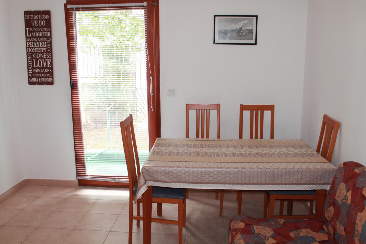 Apartments Ana Пула Екстериор снимка