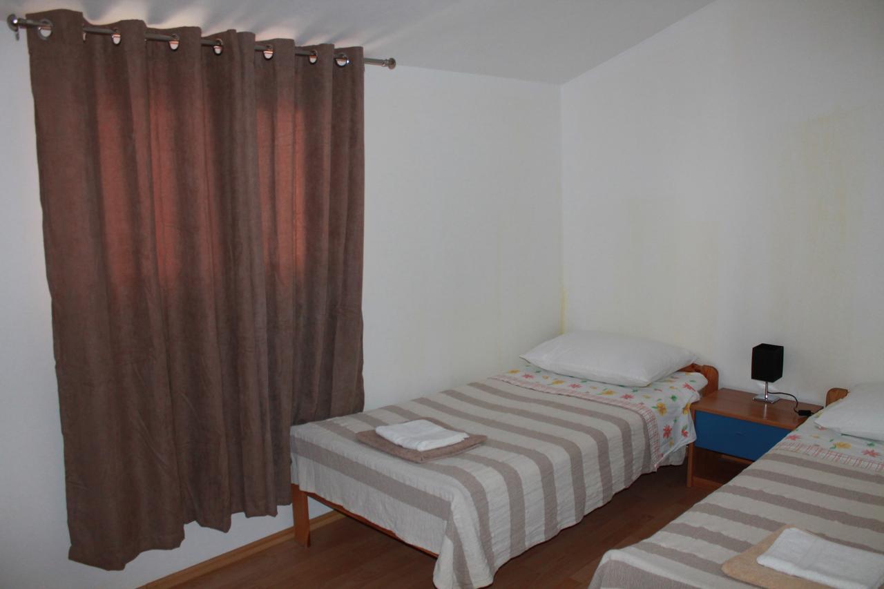 Apartments Ana Пула Екстериор снимка