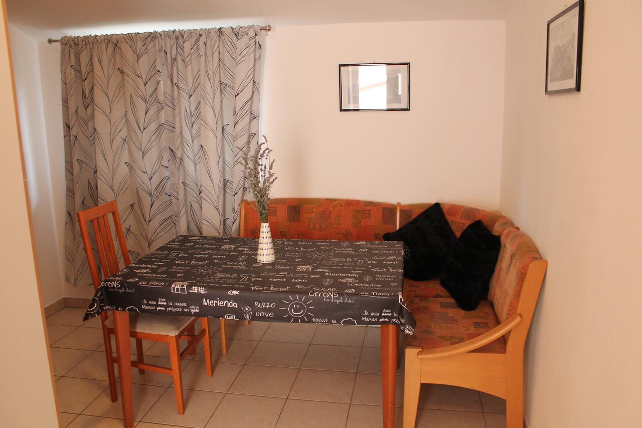 Apartments Ana Пула Екстериор снимка