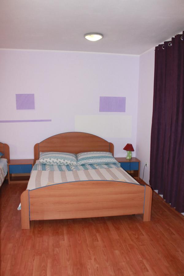 Apartments Ana Пула Екстериор снимка