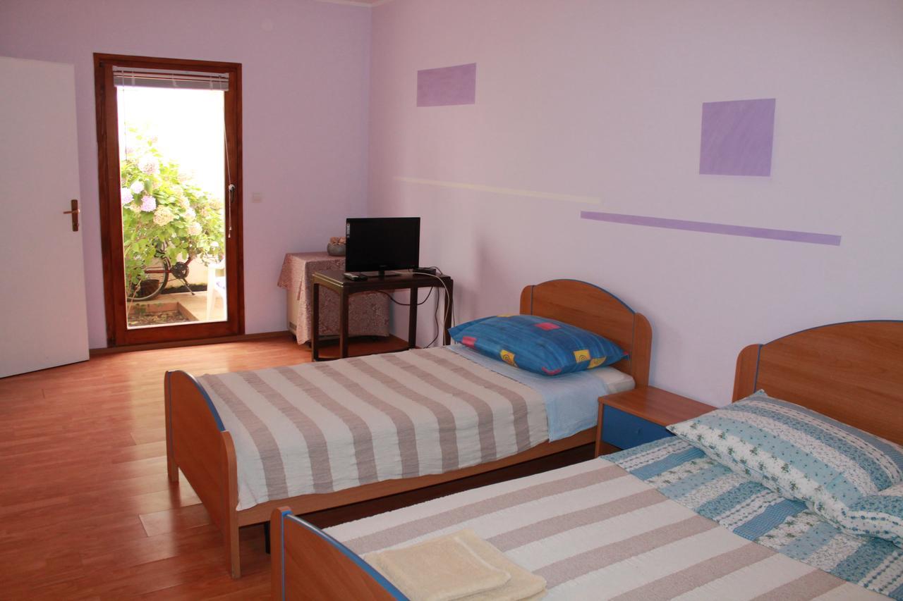 Apartments Ana Пула Екстериор снимка
